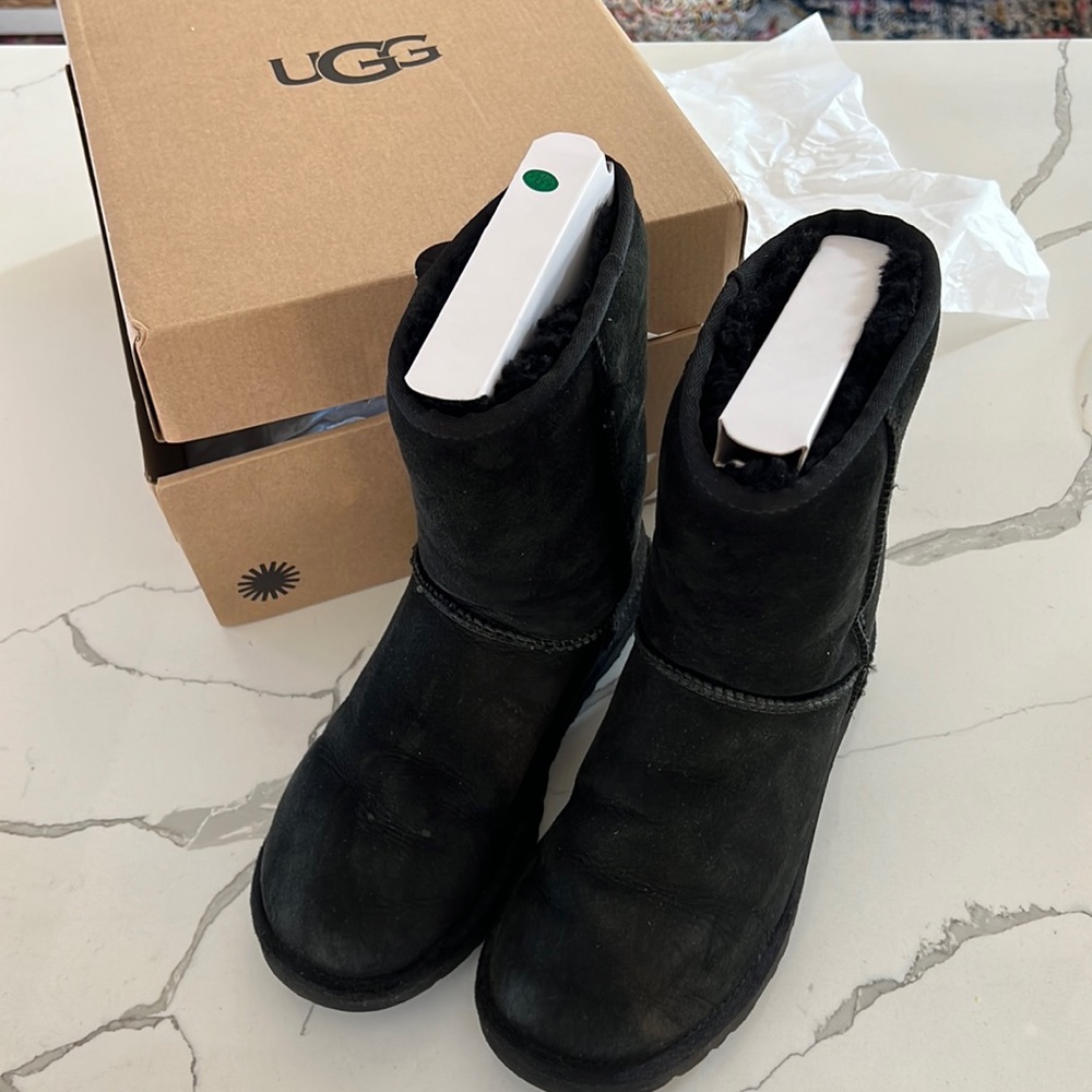 Women’s Ugg Classic boot black size 7